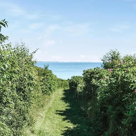 4 Bedroom Beautiful In 別荘 Knebel