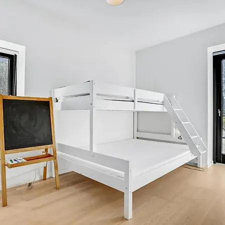 4 Bedroom Beautiful In *