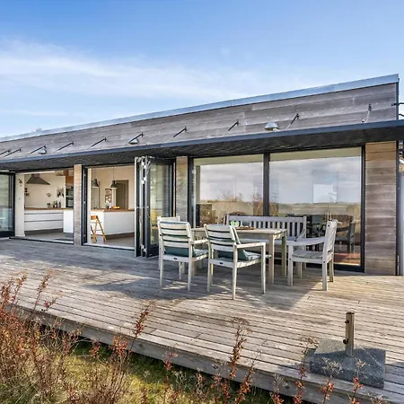 4 Bedroom Beautiful In *